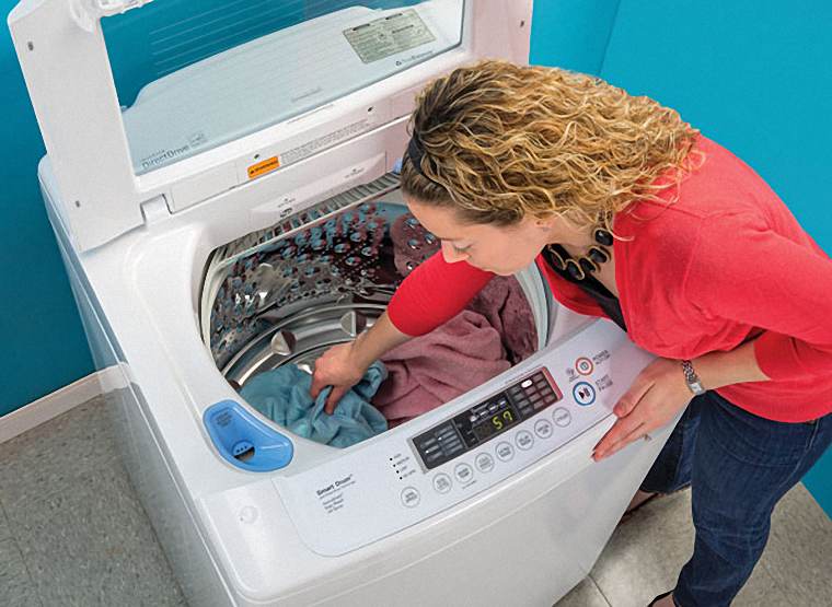 Vệ sinh bề mặt ngoài của các thiết bị LG thường xuyên